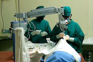 ナヴィアスリ眼科診療所で行われる無料眼科手術