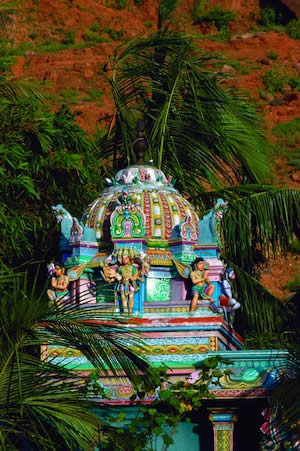 Blick vom Ashram auf den Hanuman Tempel in Penukonda